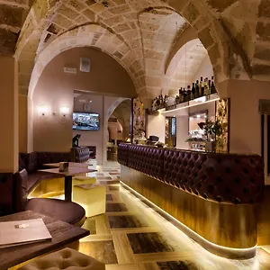 https://le-club-boutique-hotel.lecce-hotels.com